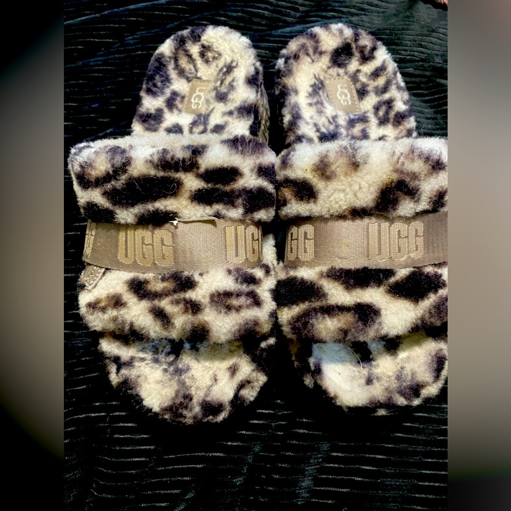 Uggs slides